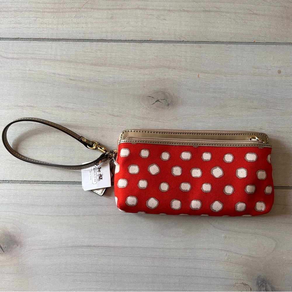 NWT 100% Authentic Coach Desert Sky Neutral Pop Wristlet